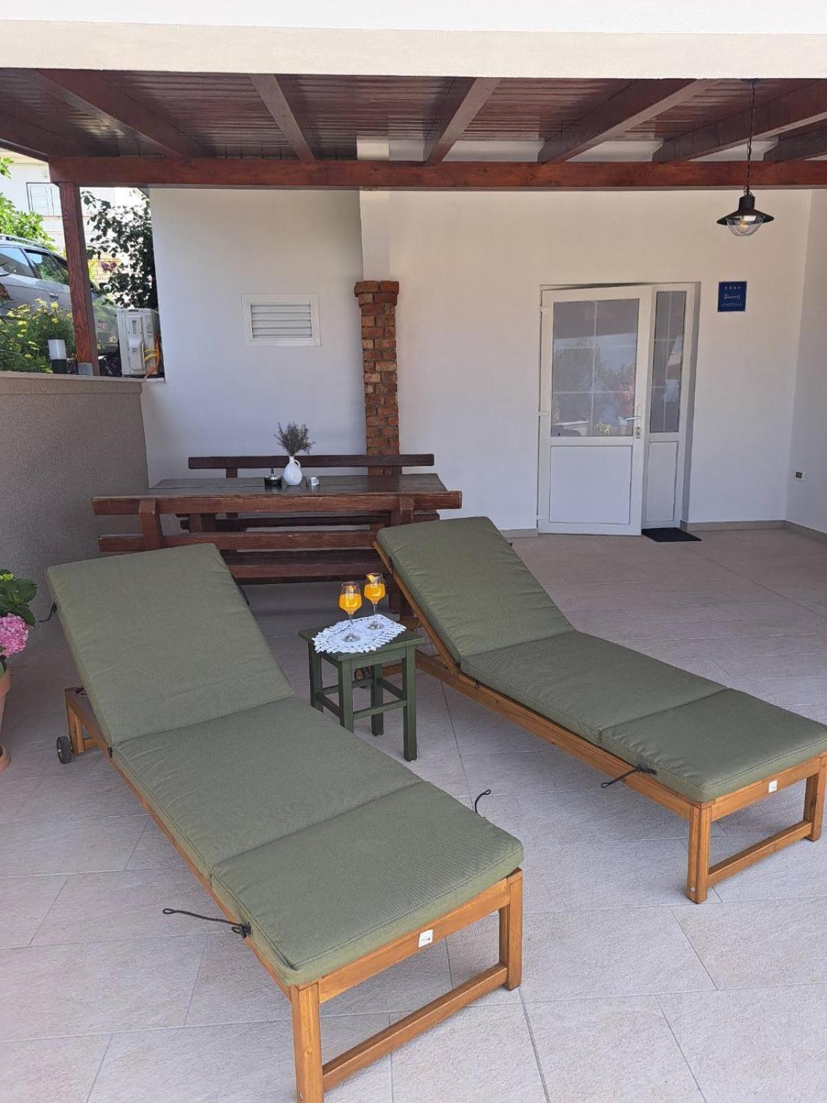 Apartments Tinjarosa Mundanije Habitación foto